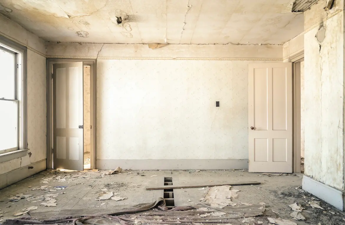 Waste disposal crew managing a cleanout project in Hunters Creek Village